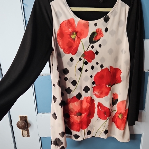 Travelers By Chicos Women’s Red Black Poppy Longsleeve Blouse Small - Picture 3 of 8